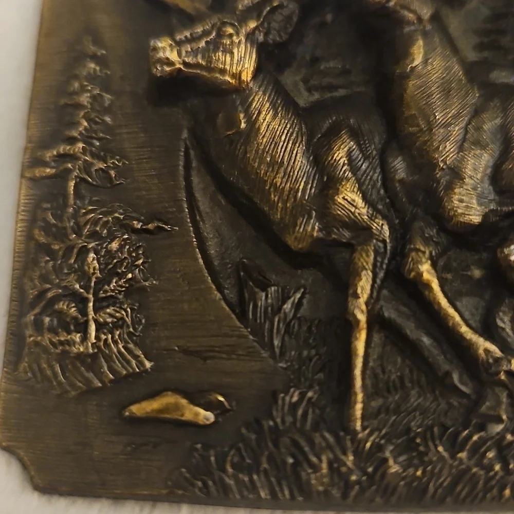 Vtg BERGAMOT 1990 Elk Deer Hunter Outdoorsman Belt Buckle
